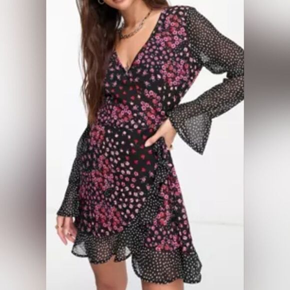 NEW BOHO WRAP M WEDNESDAY's GIRL BLACK RED SHEER SLEEVE FLORAL DRESS MEDIUM NWT - Picture 1 of 12